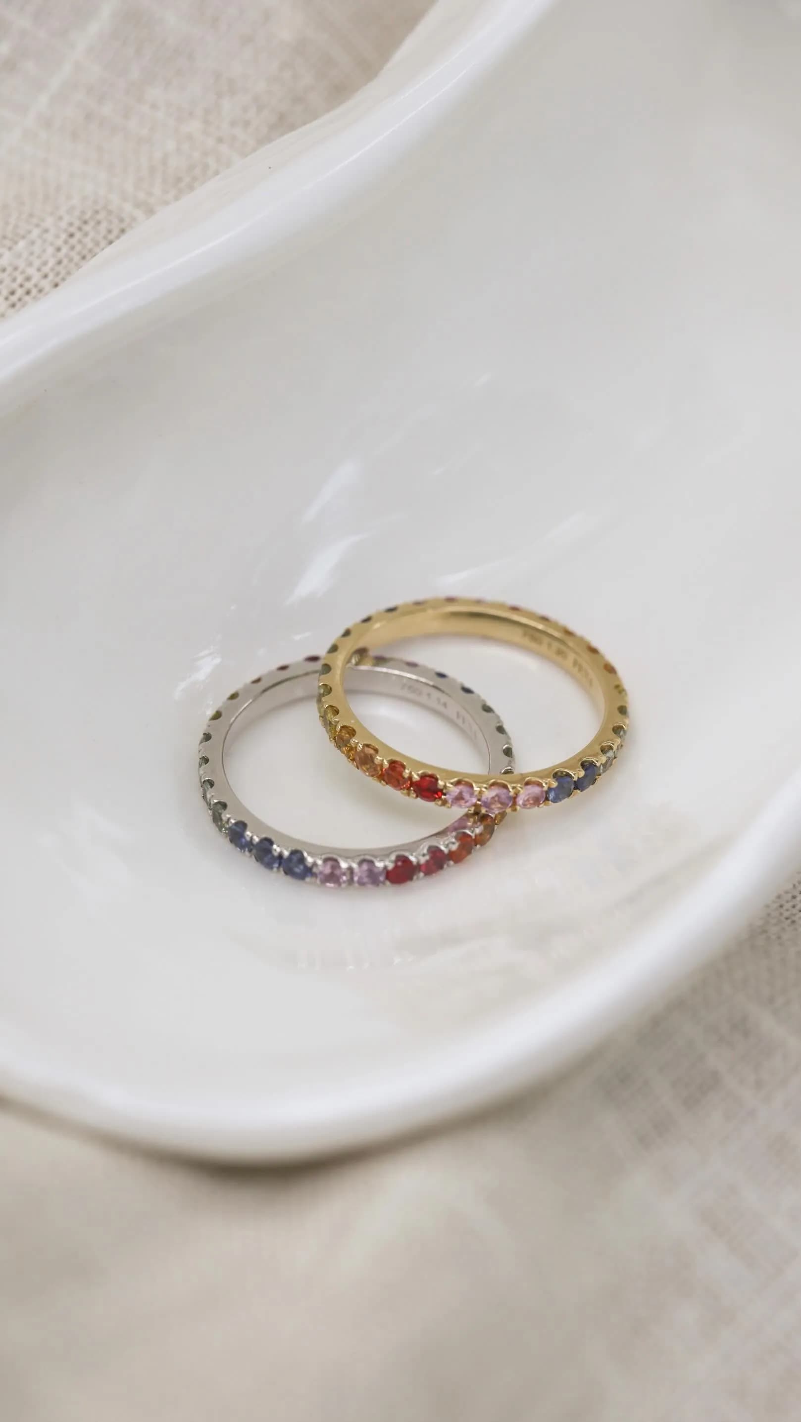 Schmuck in lebendigen Farben 5